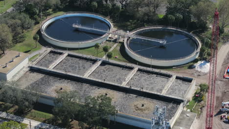 Aerial-view-of-a-water-claymation-facility-with-water-pumps