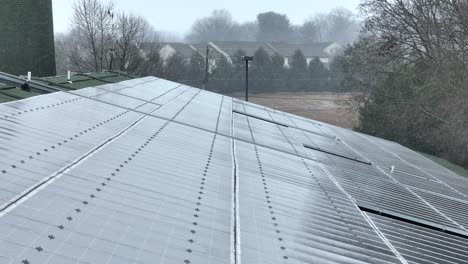 Luftaufnahme-Von-Sonnenkollektoren-Auf-Einem-Dach