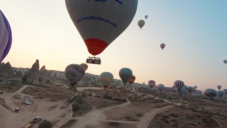Tourist-Vehicles-Parked-At-Hot-Air-Balloon-Flying-Site-In-The-Morning-In-Cappadocia,-Turkey
