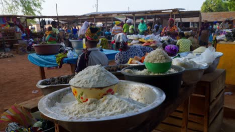 Cierre-De-Harina-En-El-Vendedor-De-Puestos-Del-Mercado-Local,-Crisis-Alimentaria-Y-Concepto-De-Inflación-En-África