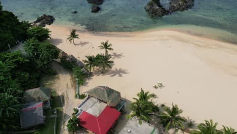 Alojamiento-En-El-Resort-Tropical-En-Baras,-Islas-Catanduanes,-Filipinas.