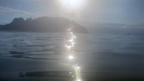 Blick-Auf-Den-Sonnenuntergang-Unter-Wasser