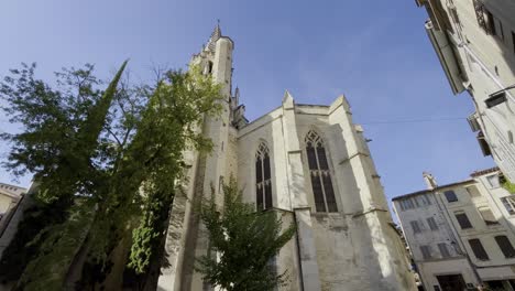 Imposing-church-in-Avignon-France-in-a-city-in-good-weather