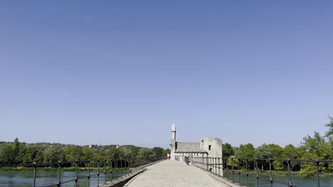 Brücke-In-Avignon-In-Frankreich-über-Einen-Fluss-Bei-Gutem-Wetter