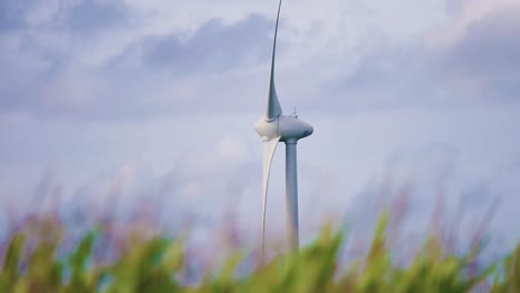 Side-view-of-the-slowly-rotating-wind-turbine