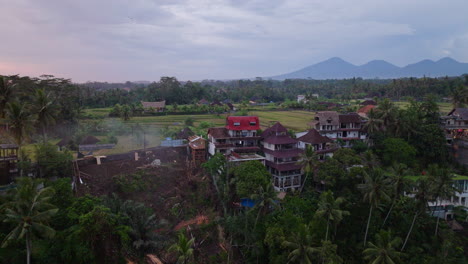 Complejo-De-Lujo-Y-Edificio-En-El-Valle-De-Ubud,-Bali-En-Indonesia