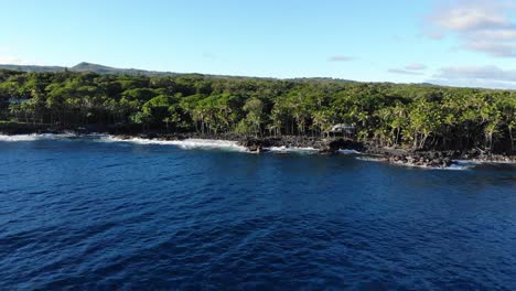 Vorwärtsbewegung-über-Den-Ozean-In-Richtung-Heimat-An-Der-Küste-Der-Insel-Hawaii