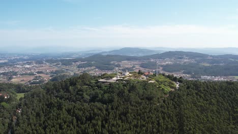 Vuelo-Aéreo-Al-Monte-Da-Franqueira-En-Barcelos,-Portugal