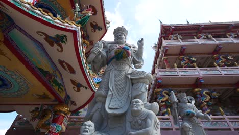 Chinesische-Antike-Statue-Des-Heiligen-Gottes,-Nahaufnahme