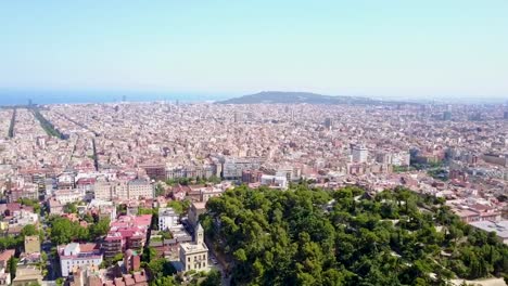 Flying-upwards,-looking-over-Barcelona-cityscape,-Spain