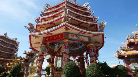 Colorful-Chinese-Temple-Exterior-Design,-Daylight
