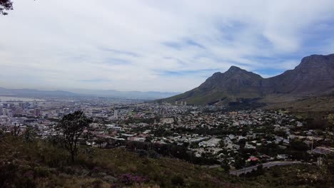 Panorama-Of-Cape-Town-CBD-And-Table-Mountain-From-Signal-Hill-Road-In-Cape-Town,-South-Africa