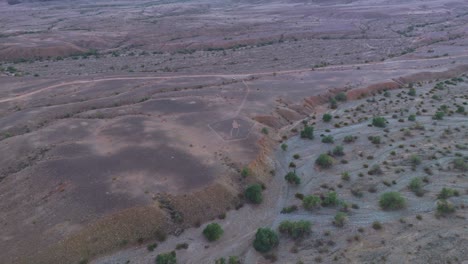 Luftaufnahme,-Die-Sich-Langsam-Dem-Tiefdruckartefakt-In-Blythe,-Arizona,-In-Der-Sonora-Wüste-Nähert