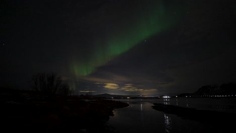 Aurora-Borealis-Bewegungszeitraffer-Am-Nachthimmel