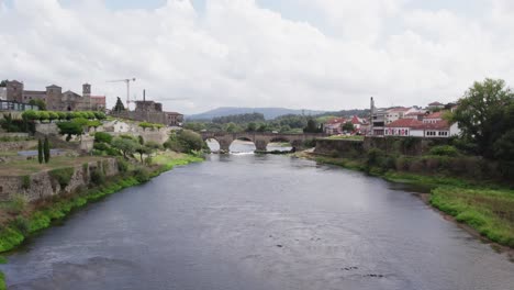 Puente-Medieval-Sobre-El-Río-Cavado-En-Barcelos-Portugal.