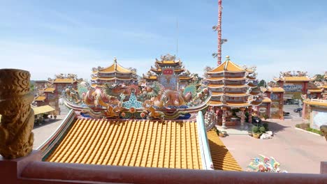 Farbenfrohes-Außendesign-Des-Chinesischen-Tempels,-Tageslicht