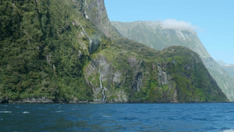 Panoramic-view-captures-cascading-waterfalls,-creating-a-mesmerizing-scene-in-the-picturesque-Milford-Sound-landscape