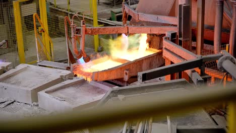Hot-furnace-for-melting-metals