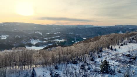 Luftaufnahme-Des-Winters-Bis-Zum-Sonnenuntergang-In-Der-Nähe-Von-Boone,-North-Carolina,-North-Carolina