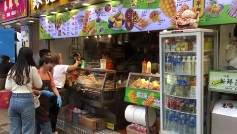 Menschen-Kaufen-Lebensmittel-In-Einem-Lebensmittelgeschäft-In-Isquare-In-Der-Nähe-Von-Harbour-City-Im-Zentrum-Von-Hongkong