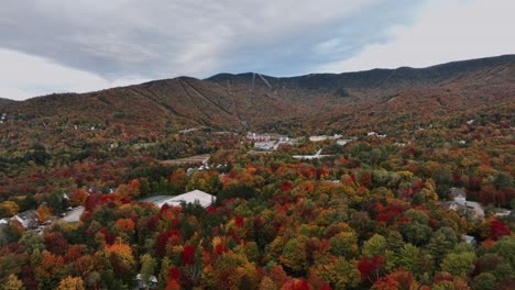 Panoramic-View-At-Dusk-Of-Sugarbush-Resort-In-Autumn-Colors-In-Warren,-Vermont