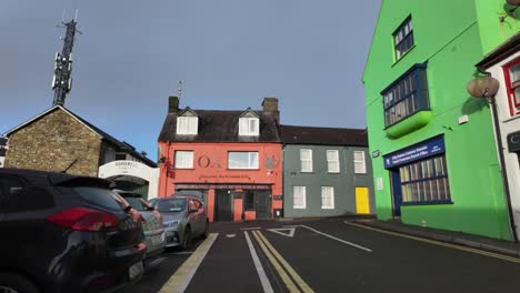 Sun-and-clouds-change-in-Timelapse-street-with-colourful-town-houses-in-Kinsale,-Ireland
