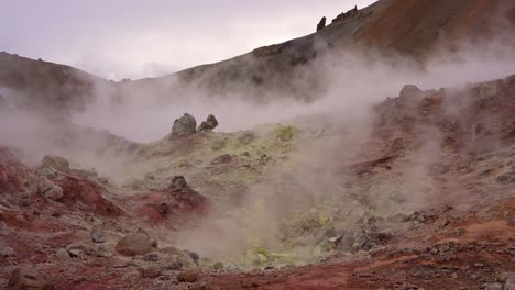Close-fixed-view-of-the-solfataras-and-sulfur-fumaroles-with-abundant-smoke-in-front-of-Brennisteinsalda-in-Landmannalaugar,-Iceland