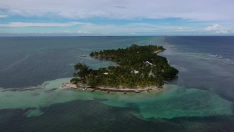 Entfliehen-Sie-In-Ein-Privates-Paradies-Innerhalb-Des-Belize-Barrier-Reef,-Wo-Azurblaues-Wasser-Auf-Unberührte-Küsten-Trifft,-Auf-Ihrem-Exklusiven-Rückzugsort-Auf-Der-Insel