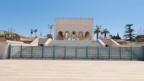 Torre-Hassan-Y-Puertas-Del-Mausoleo,-Rabat,-Marruecos