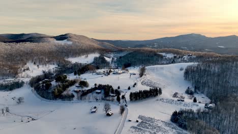 Appalachen-Mountain-Farm-Szene-Im-Schnee-In-Der-Nähe-Von-Boone,-North-Carolina-Und-Blowing-Rock,-North-Carolina