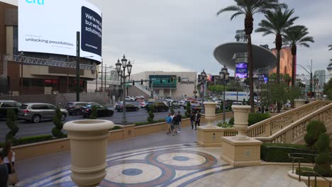 Calle-Comercial-Las-Vegas-Strip-Con-Publicidad-En-Pantalla-Digital-En-El-Centro-Urbano-Boulevard