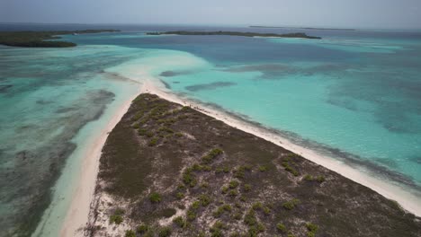 Los-Roques-archipelago-with-clear-turquoise-waters-and-sandy-islets,-sunny-day,-aerial-view