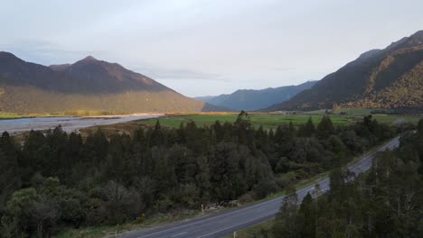 Vista-Panorámica-Al-Final-De-La-Carretera-Arthur&#39;s-Pass-En-Nueva-Zelanda