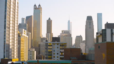 Weitwinkelaufnahme-Der-Skyline-Der-Innenstadt-Von-Chicago-Bei-Sonnenuntergang