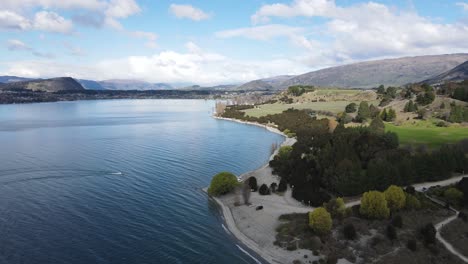 Aerial-perspective-of-Lake-Wanaka