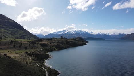 Drone-footage-of-lake-Wanaka-and-The-Southern-Alps,in-the-south-island-of-New-Zealand