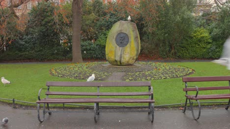Benches-And-Gulls-Near-Jeremiah-O'Donovan-Rossa-Memorial-In-St