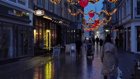 Aalborg-Centrum-Straßenansicht-Während-Der-Dunklen-Jahreszeit