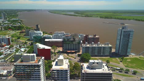 Northe-Port-Gebäude-Rosario,-Argentinien,-Provinz-Santa-Fe,-Luftbilder-Mit-Drohne-Der-Stadt,-Blick-Auf-Den-Parana-Fluss