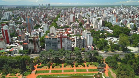 Rosario-Argentina-Provincia-De-Santa-Fe-Imágenes-Aéreas-Con-Drones-De-La-Ciudad-Vistas-Del-Parque-Independencia-Verano