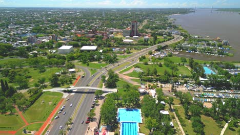 Rosario,-Argentinien,-Provinz-Santa-Fe,-Luftbilder-Mit-Drohne-Der-Stadt,-Blick-Auf-Den-Parana-River-Alem-Park-Pool
