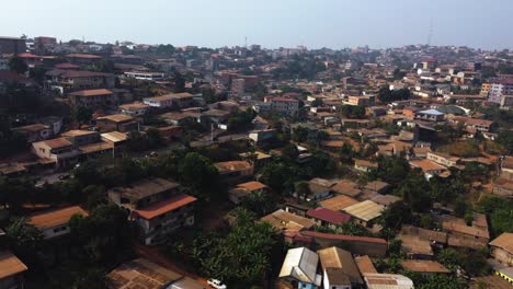 Traffic-in-middle-of-dense-neighborhoods-of-Yaounde,-Cameroon---Aerial-view