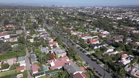 Santa-Monica-community-of-neighborhood-houses,-aerial-during-the-day