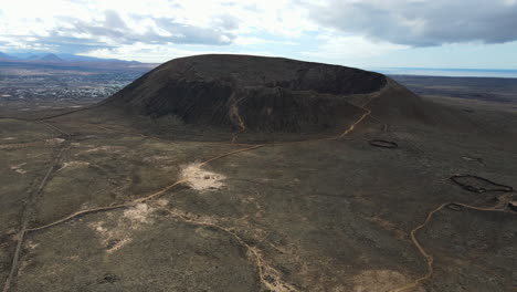 Aerial-Shot-Of-Calderon-Hondo-Volcano-In-Fuerteventura,-Canary-Islands