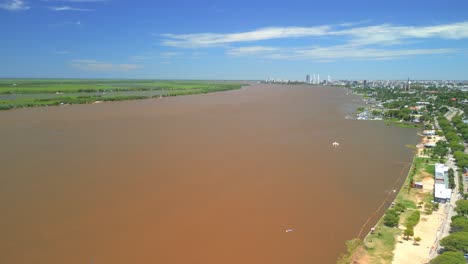 Fluss-Parana-Rosario,-Argentinien,-Provinz-Santa-Fe,-Luftbilder-Mit-Drohne-Der-Stadt,-Blick-Auf-Den-Fluss-Parana