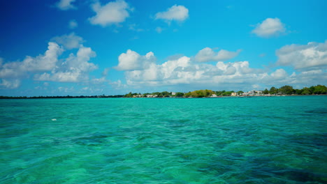 Meerblick-Auf-Die-Tropische-Grüne-Landschaft-Auf-Der-Insel-Mauritius