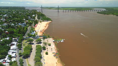 Rosario,-Argentinien,-Provinz-Santa-Fe,-Luftbilder-Mit-Drohne-Der-Stadt,-Blick-Auf-Den-Parana-Fluss,-La-Florida