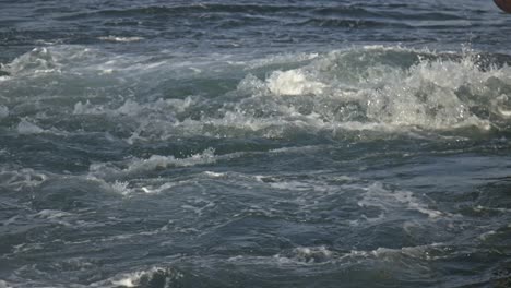 Too-many-waves-in-the-Bosphorus