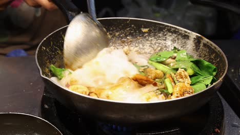 Fresh-Thai-food-frying-in-pan