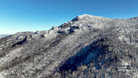 Luftaufnahme-Nach-Grandfather-Mountain-NC,-North-Carolina-Im-Schnee